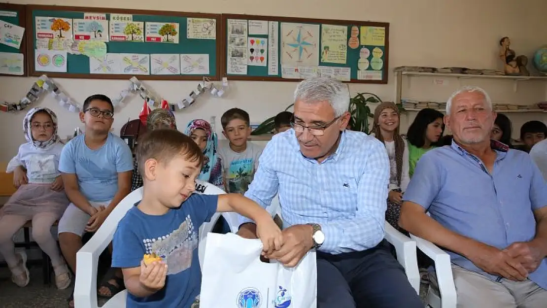 Başkan Güder'den Minik Kalplere Bayram Hediyesi