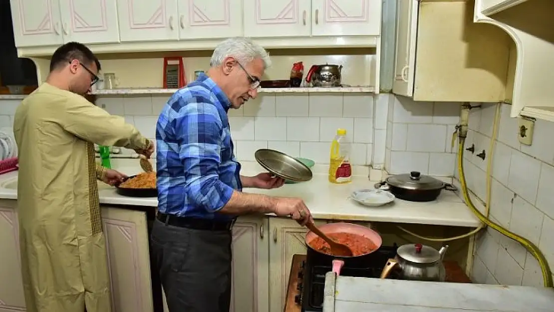 Başkan Güder, Uluslararası Öğrencilerle Sahur Yaptı