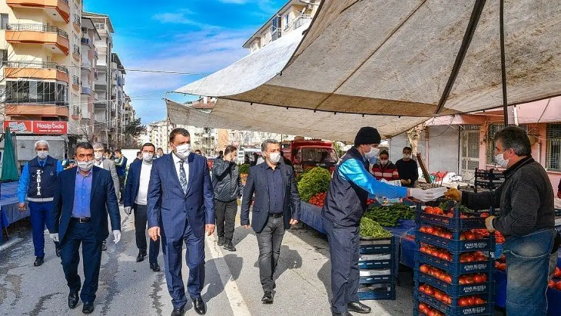 Başkan Gürkan Cuma Pazarı esnaflarını ziyaret etti