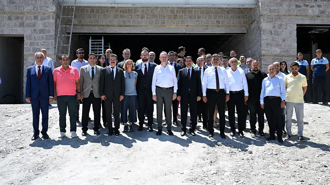 Başkan Taşkın, Bakan Yardımcısı Yazgı ile beraber Battalgazi'nin tarihi yapılarını inceledi