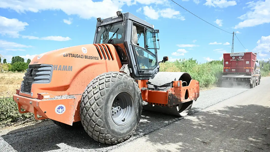 Battalgazi Belediyesi 3 Mahallede Toplam 30 Kilometre Sathi Asfalt Serimi Gerçekleştirdi