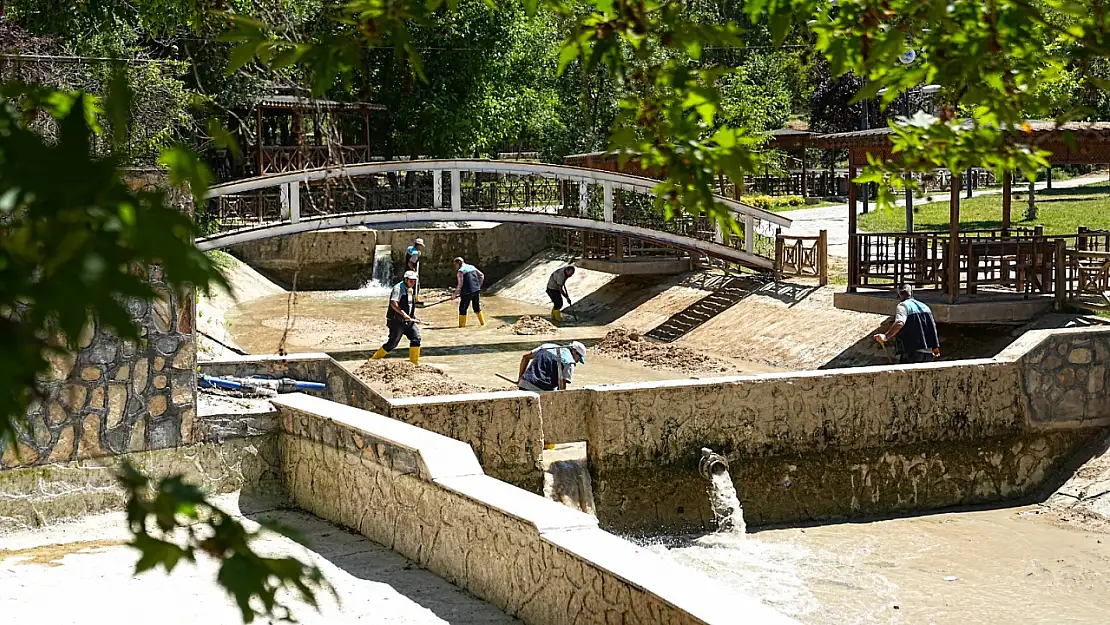 Battalgazi Belediyesi'nden Çınar Park'ta Temizlik Çalışması