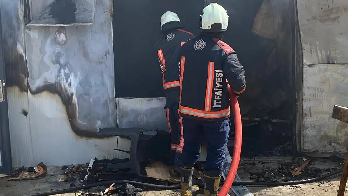 Battalgazi'de TOKİ şantiyesinde konteyner yangını