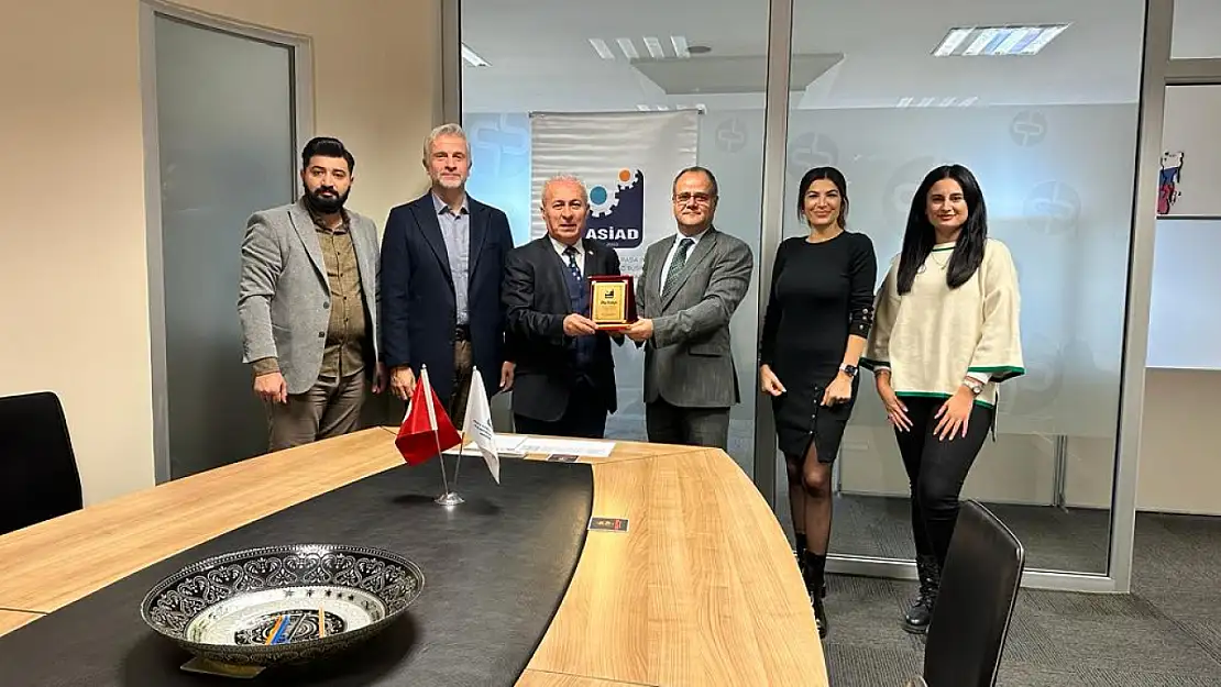 Berktaş'a Avrasya Sanayici ve İş Adamları Derneği'nden plaket