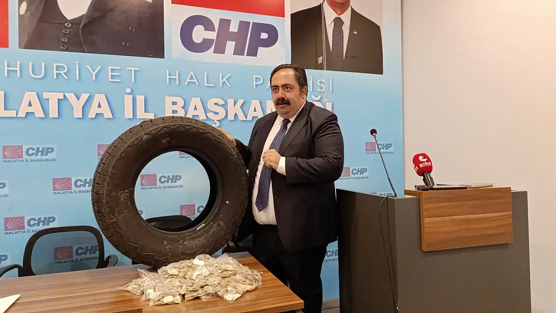 Bozuk Para Ve Otomobil Lastiği İle Asgari Ücret Zammı Protestosu