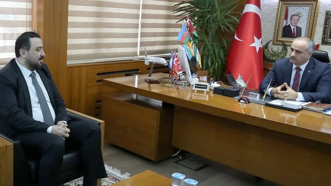 Cumhurbaşkanlığı Külliyesine Gitti, Görevinden Alındı