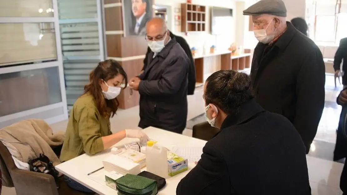 Büyükşehir Belediyesi'nin Yaşlılar Haftası Etkinlikleri Sürüyor