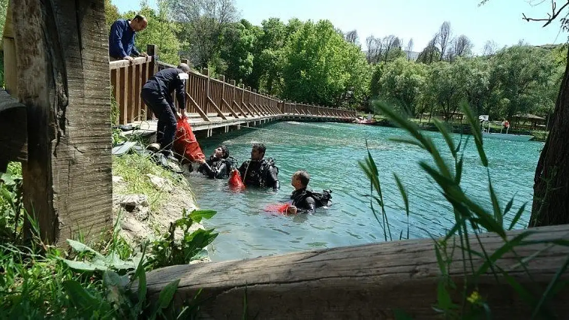 Büyükşehir Belediyesi Tarafından Pınarbaşı Göleti Çöplerden Arındırılıyor