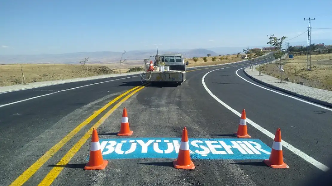 Büyükşehir Belediyesi yol işaretleme çalışmalarına devam ediyor