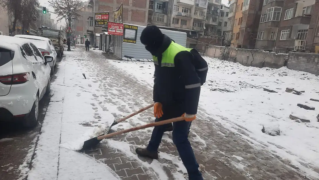 Büyükşehir Belediyesinden Yoğun Kar Mesaisi