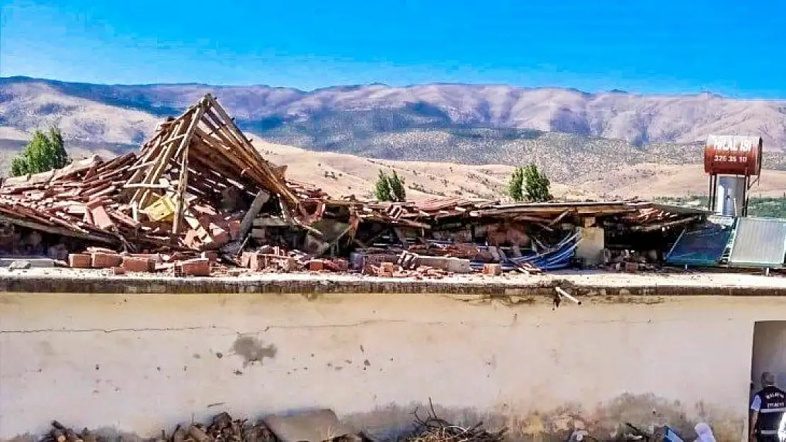 Büyükşehir deprem bölgesinde çalışmaya başladı