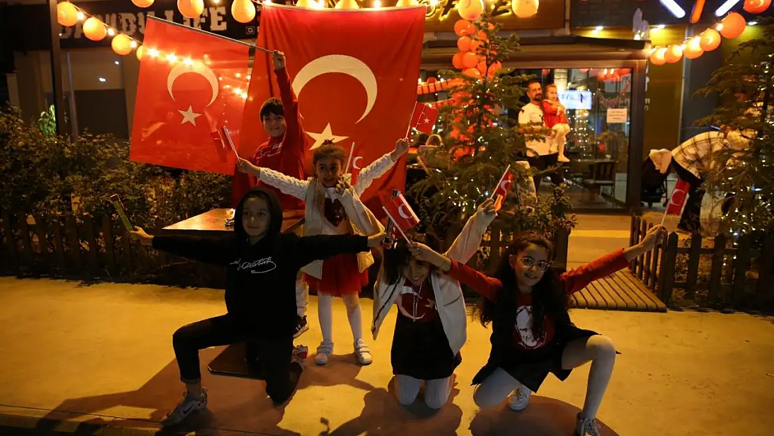 BYE Kafe'de coşkulu Cumhuriyet kutlaması