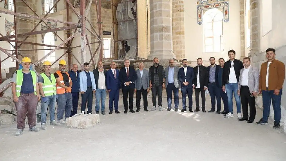 Çakır, Yeni Cami'deki çalışmaları inceledi