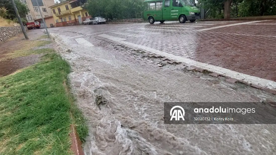 Çemişgezek'te sağanak etkili oldu