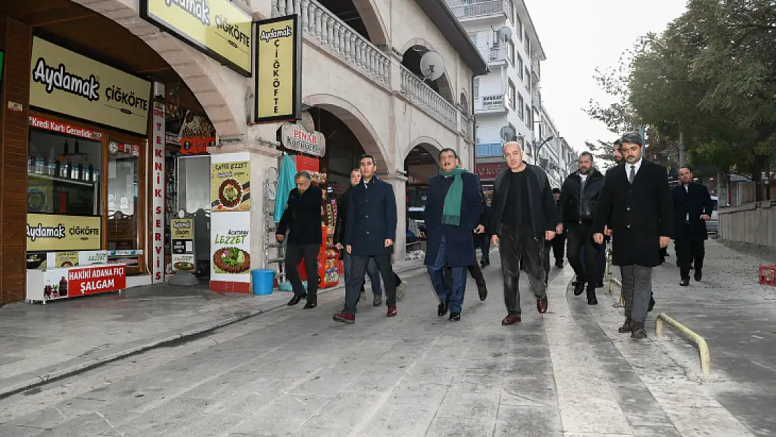 Cephe giydirme ve sokak sağlıklaştırma çalışmaları devam ediyor