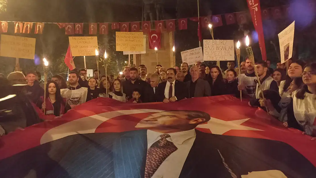 CHP, ADD'de Tarafından Organize Edilen Ata'ya Saygı Yürüyüşü Gerçekleştirildi