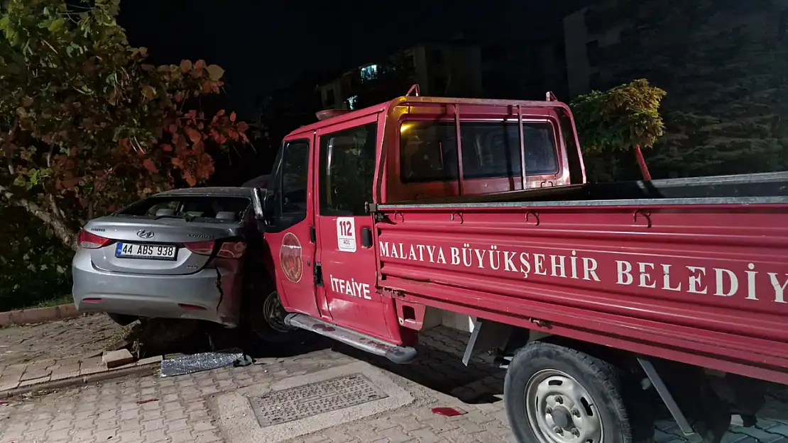 CHP İl Başkanının otomobiline İtfaiye aracı çarptı