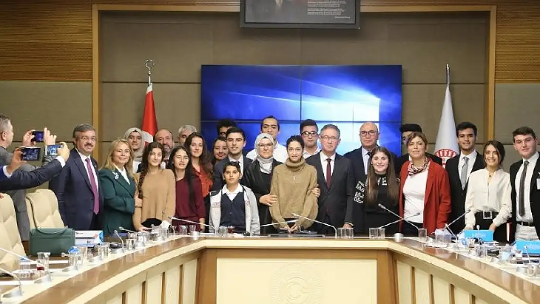 Çocuk Komisyonunda '18 Yaş Altı Ücretsiz Ulaşım' Önerisi