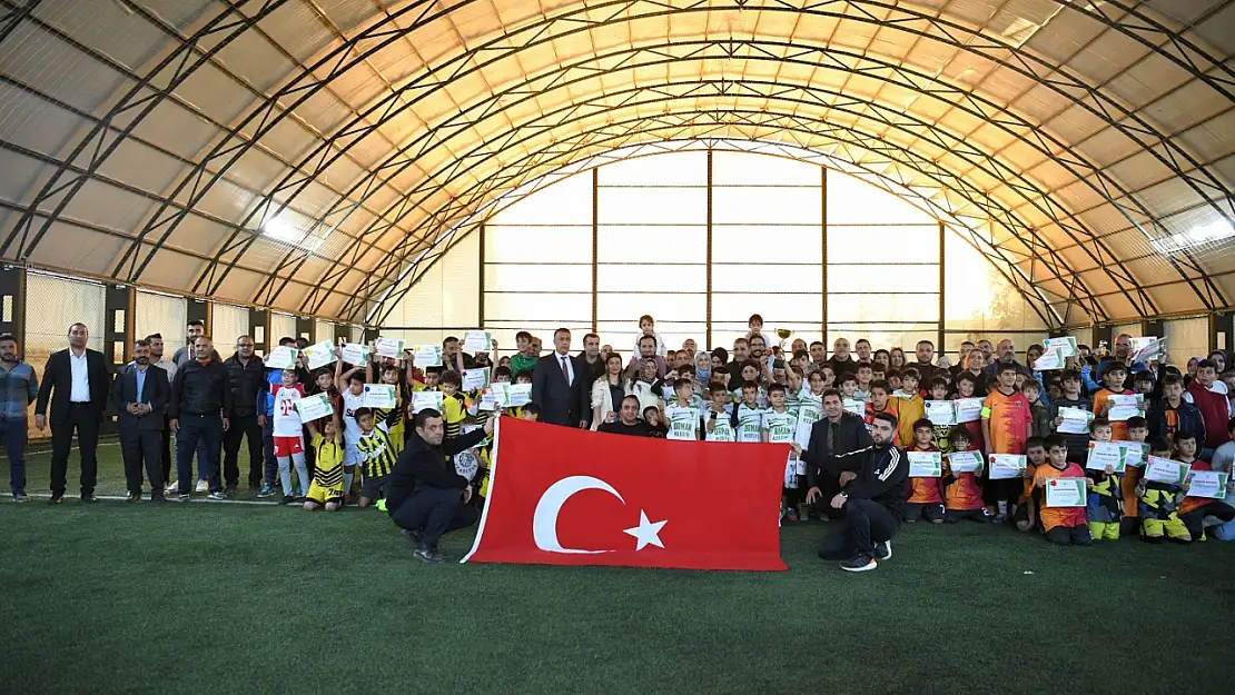 Cumhuriyet Kupası Futbol Turnuvası Heyecanlı ve Çekişmeli Maçlarla Sona Erdi