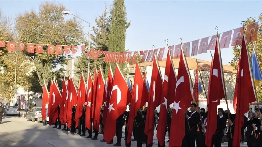 Deprem bölgesinde 24 Kasım Öğretmenler Günü kutlandı