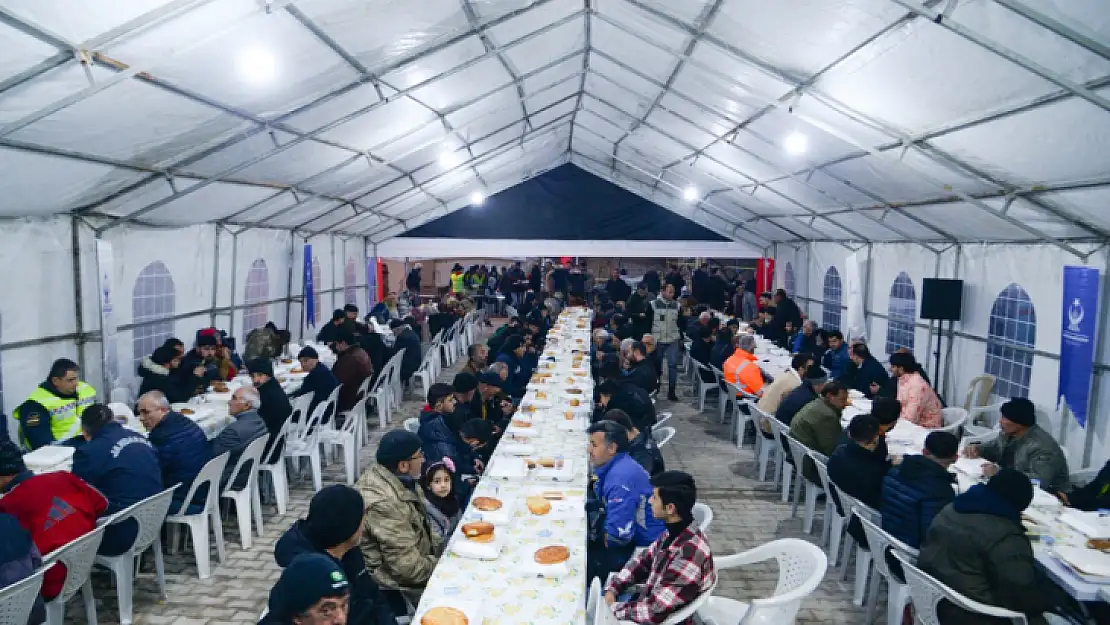 Deprem Bölgesinde İlk İftar