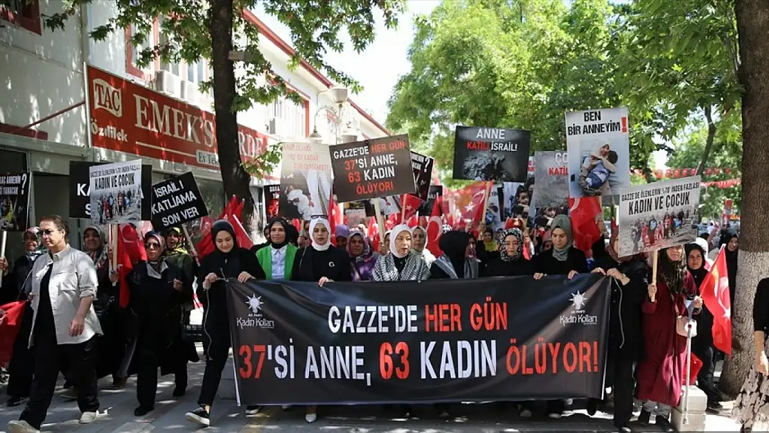 Deprem bölgesinde İsrail'in Gazze'deki saldırıları protesto edildi