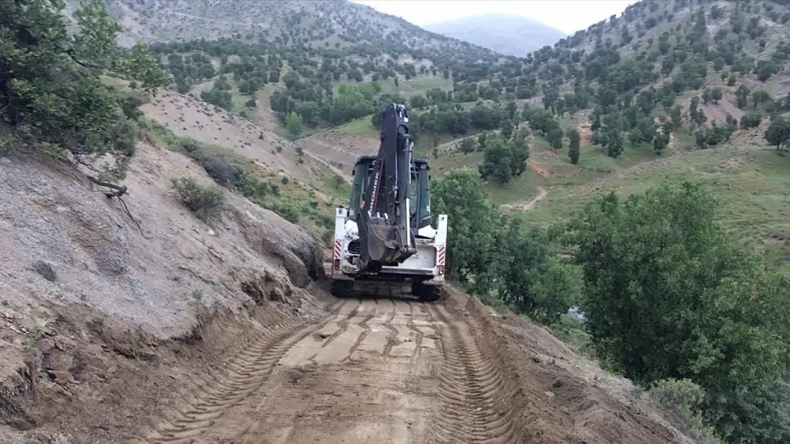 Doğanşehir Belediyesi temizlik ve onarım çalışmalarını sürdürüyor