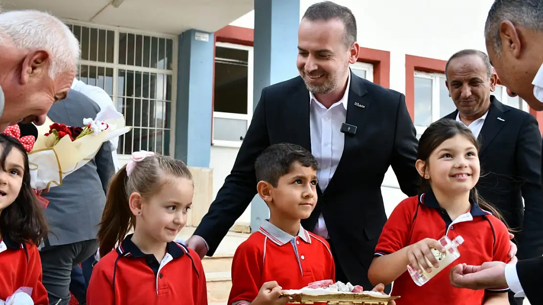 Doğanşehir Sürgü İlkokulu'nda Öğrencilere Çanta ve Kırtasiye Seti Dağıtıldı