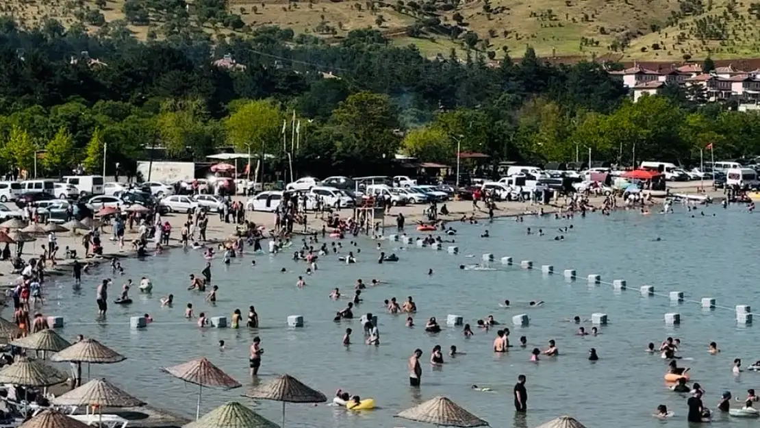 Doğu'nun İncisi Hazar Gölü, Ziyaretçi Akınına Uğruyor