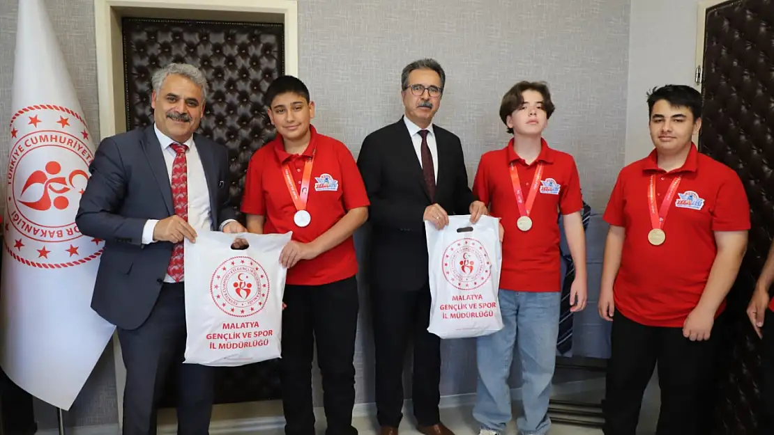 E-Tümen Takımını İl Müdürü Ebu Bekir KAYHAN Makamında Ağırladı