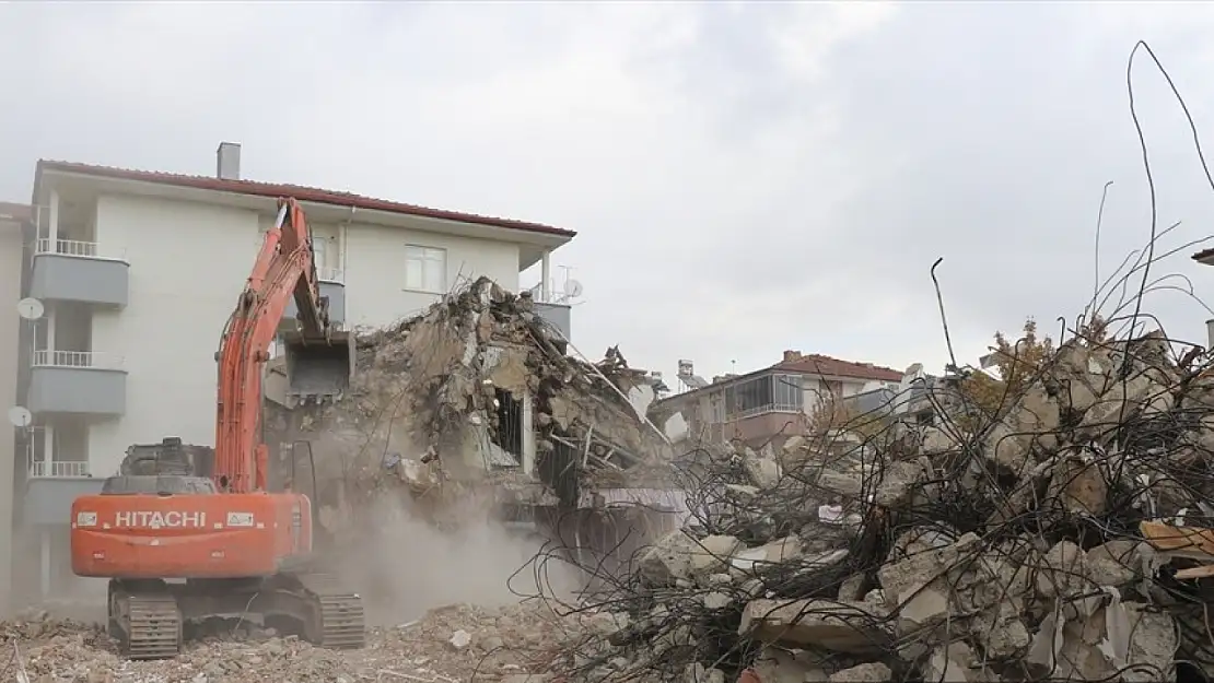 Elazığ'da ağır hasarlı yapıların yaklaşık yüzde 65'i yıkıldı