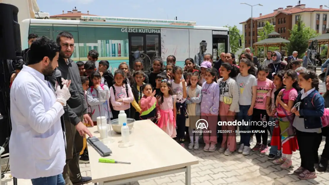 Elazığ'da depremzede çocuklar için bilim şenliği düzenlendi