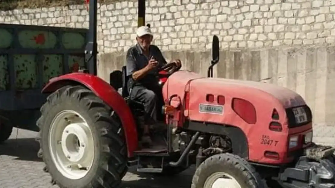 Elazığ'da devrilen traktörün altında kalan sürücü hayatını kaybetti