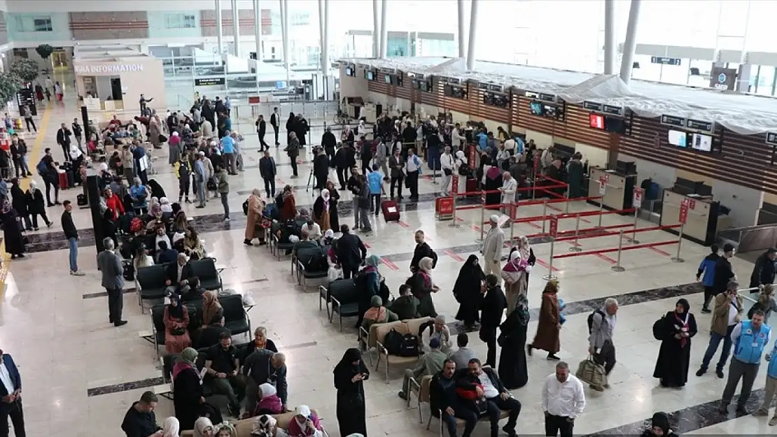 Elazığ'da hacı adayları dualarla kutsal topraklara uğurlandı