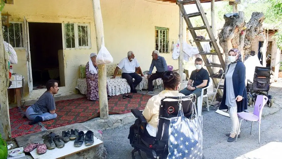 Engelli kardeşlere Kent Konseyinden şefkat eli uzandı