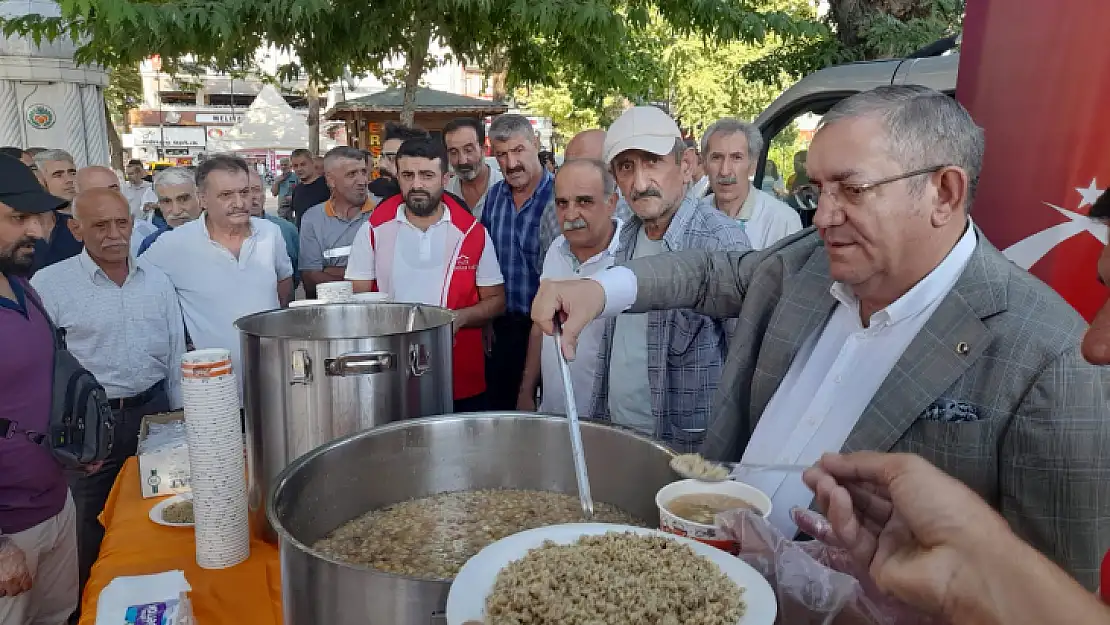 Faik Erdoğan Vakfı, 3 Gün Boyunca 5 Bin Porsiyon Aşura Dağıtıldı..