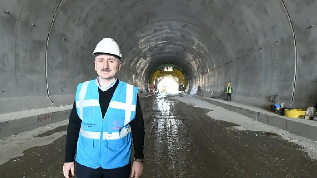 Gayrettepe-İstanbul Havalimanı Metrosu'nda İlk Tren Raylara İndi