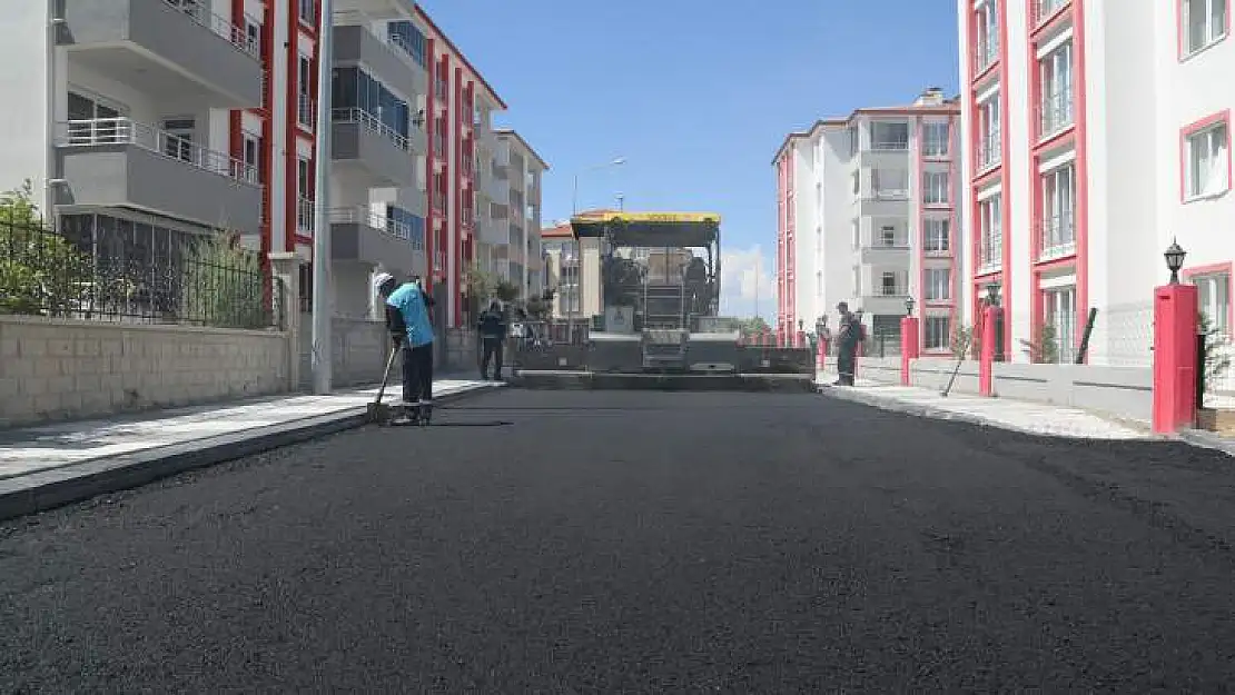 Göztepe Mahallesi'nde Sıcak Asfalt Serimi Devam Ediyor