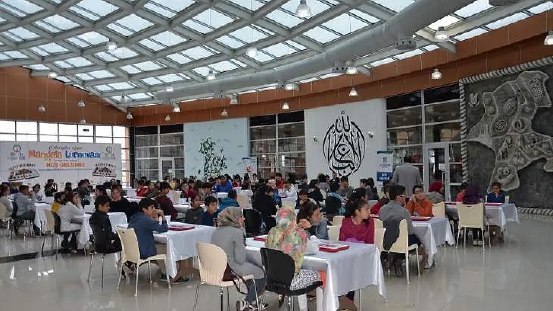 Gençler Zekâlarını Gösterdi