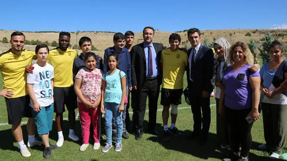 Özel Gereksinimli Bireyler,  Yenimalatyaspor'un İdmanını Ziyaret Etti