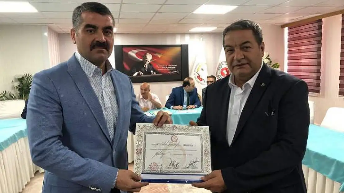 MHP'li Vekil Mazbatasını Aldı