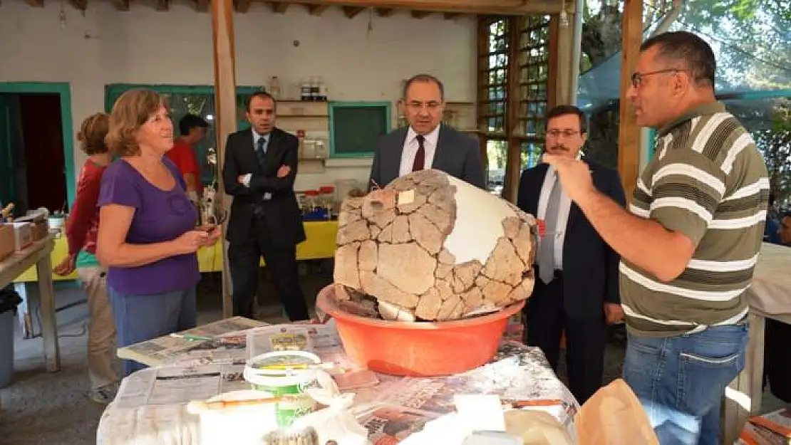 Vali Kaban Aslantepe Höyüğünü Ziyaret Etti