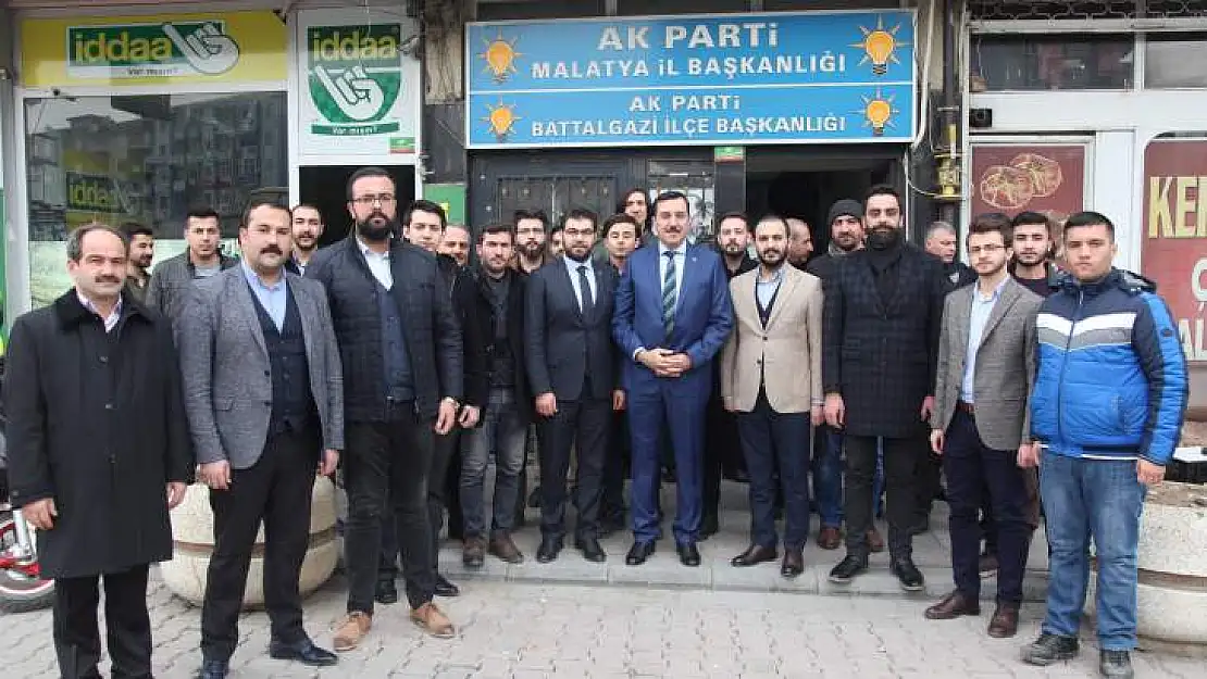 AK Parti hem bir umut hem de gençlerin önünü açan yegane siyasi partidir