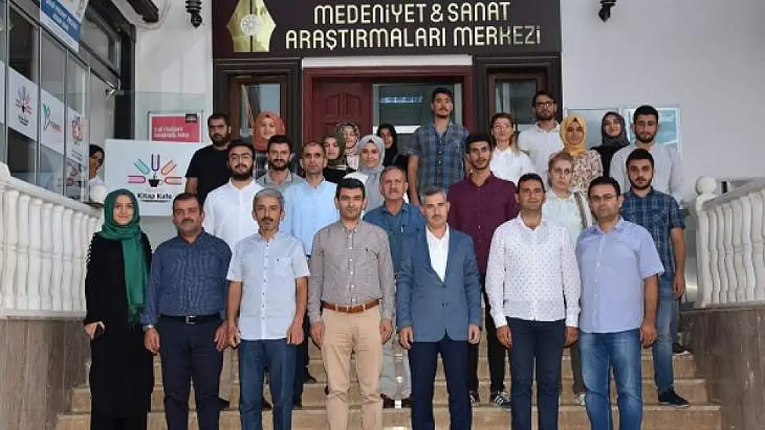 Medeniyet Ve Sanat Araştırmaları Merkezi'nde Sertifika Heyecanı