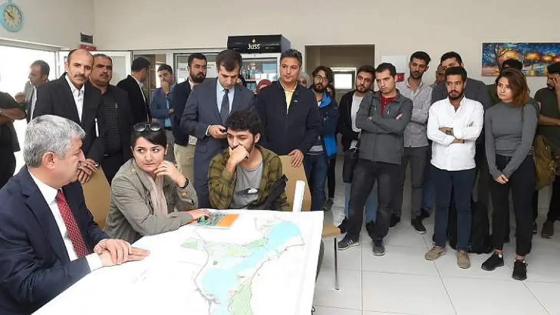 Başkan Polat Atabey Feribot İskelesinde Öğrencilerle Bir Araya Geldi