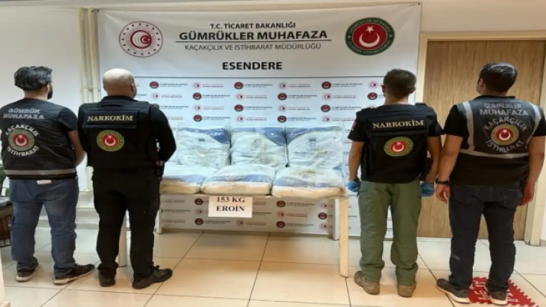 Hakkari'de Esendere Gümrük Kapısı'ndaki tırda 153 kilogram eroin ele geçirildi