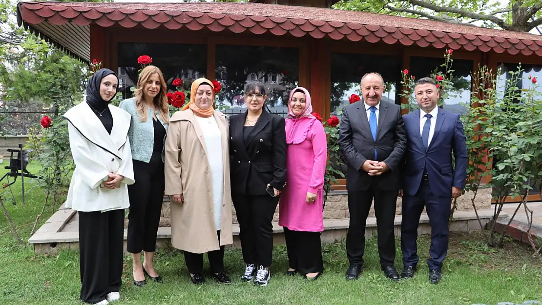 Hanife Yazıcı'dan İl Jandarma Komutanlığında Görev Yapan Şehit Kızına Ziyaret