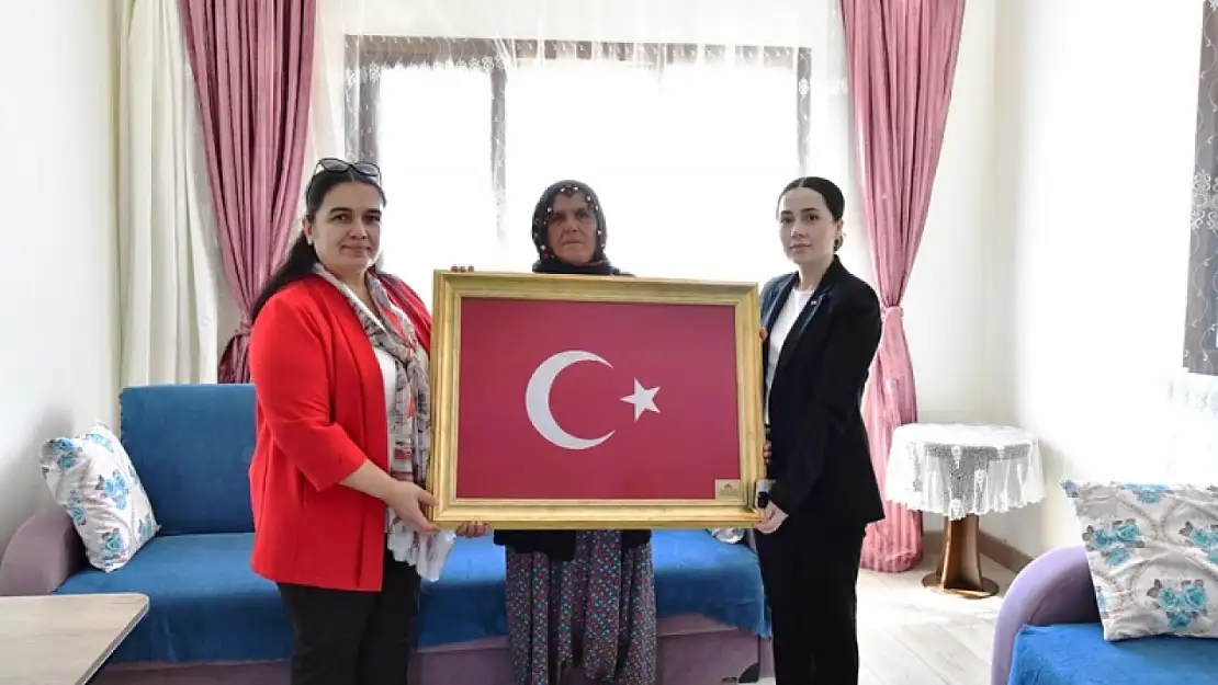 Hanımefendi Selda Yavuz Arguvan İlçesinde Aile Ziyaretlerine Devam Etti