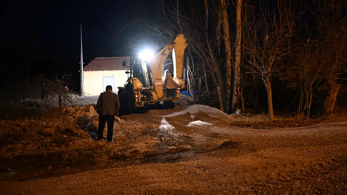 Hasırcılar'da Gece Mesaisi: Çamur Derdine Son