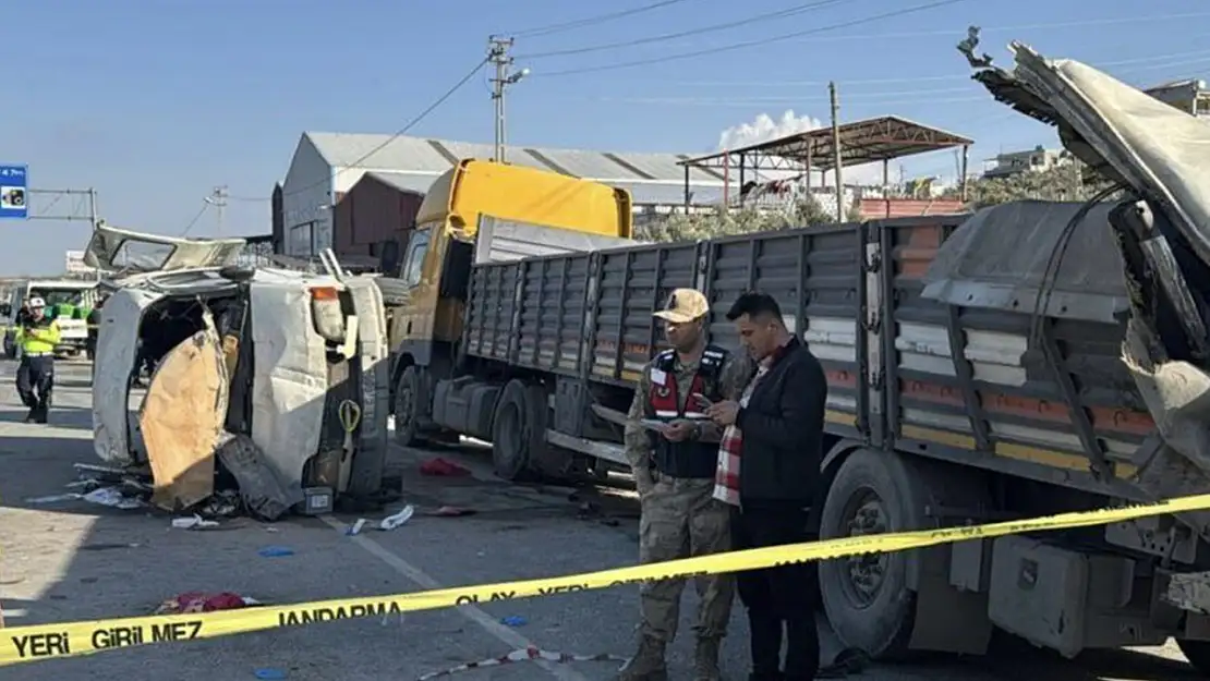 Hatay'da feci kaza: 6 ölü, 8 yaralı